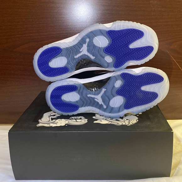 Air Jordan 11 - Picture 5 of 8